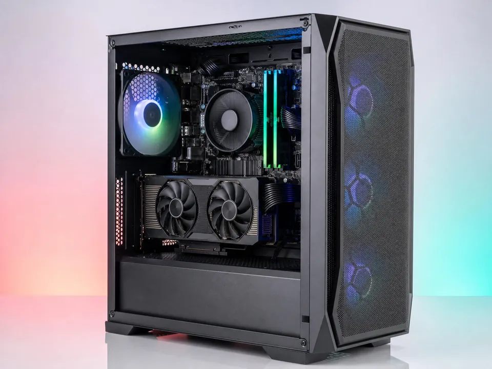 PC Gamer GCP Pulse I3 con componentes internos visibles